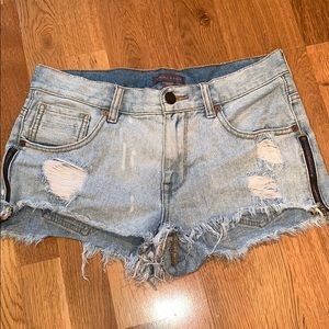 Kendall & Kylie size 5 jean shorts